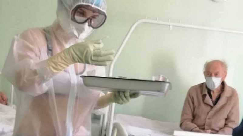 Тульская медсестра получила взыскание за прозрачный защитный костюм