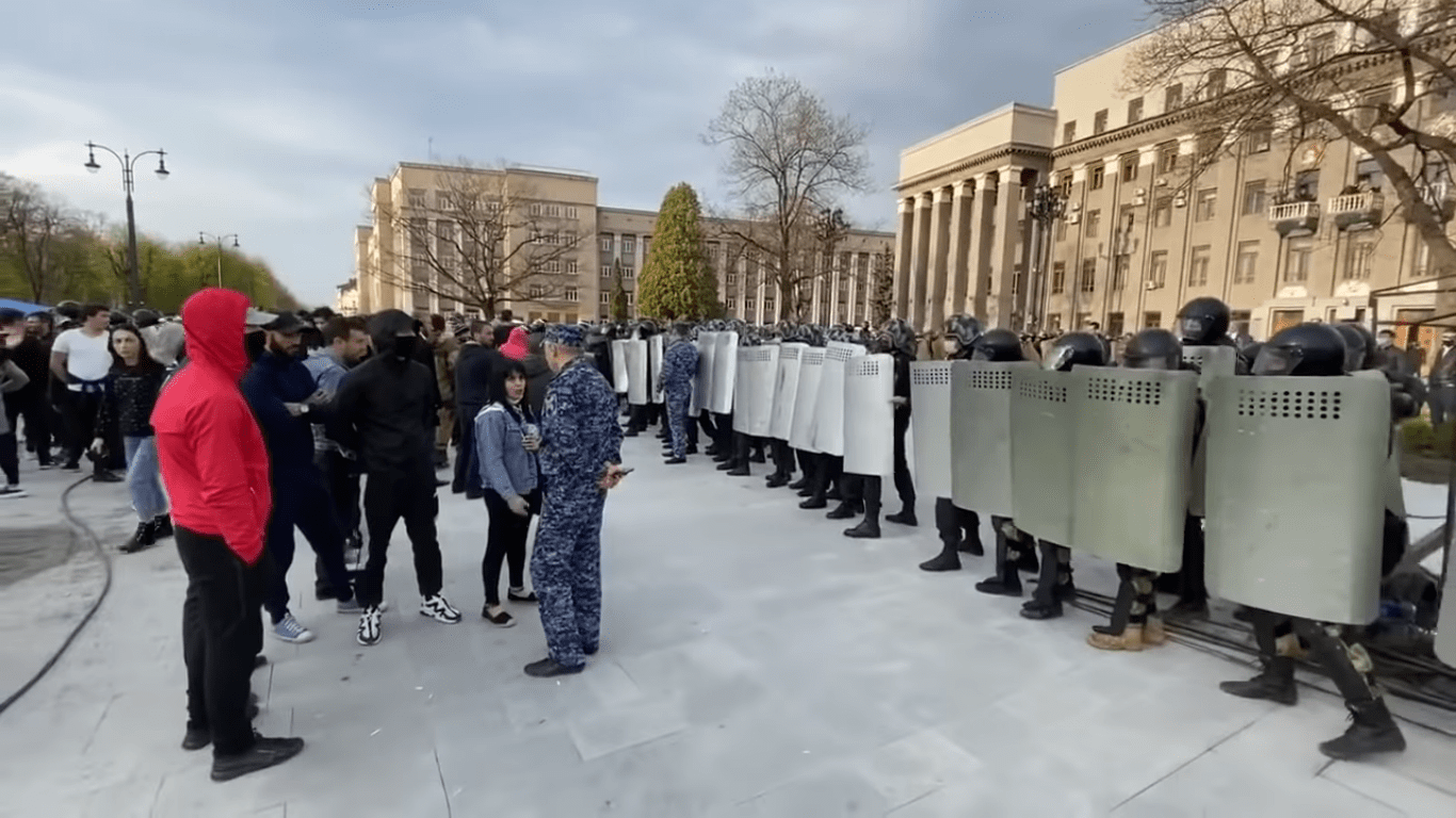 Голодный бунт во Владикавказе?! Ругань чиновницы и ОМОН…